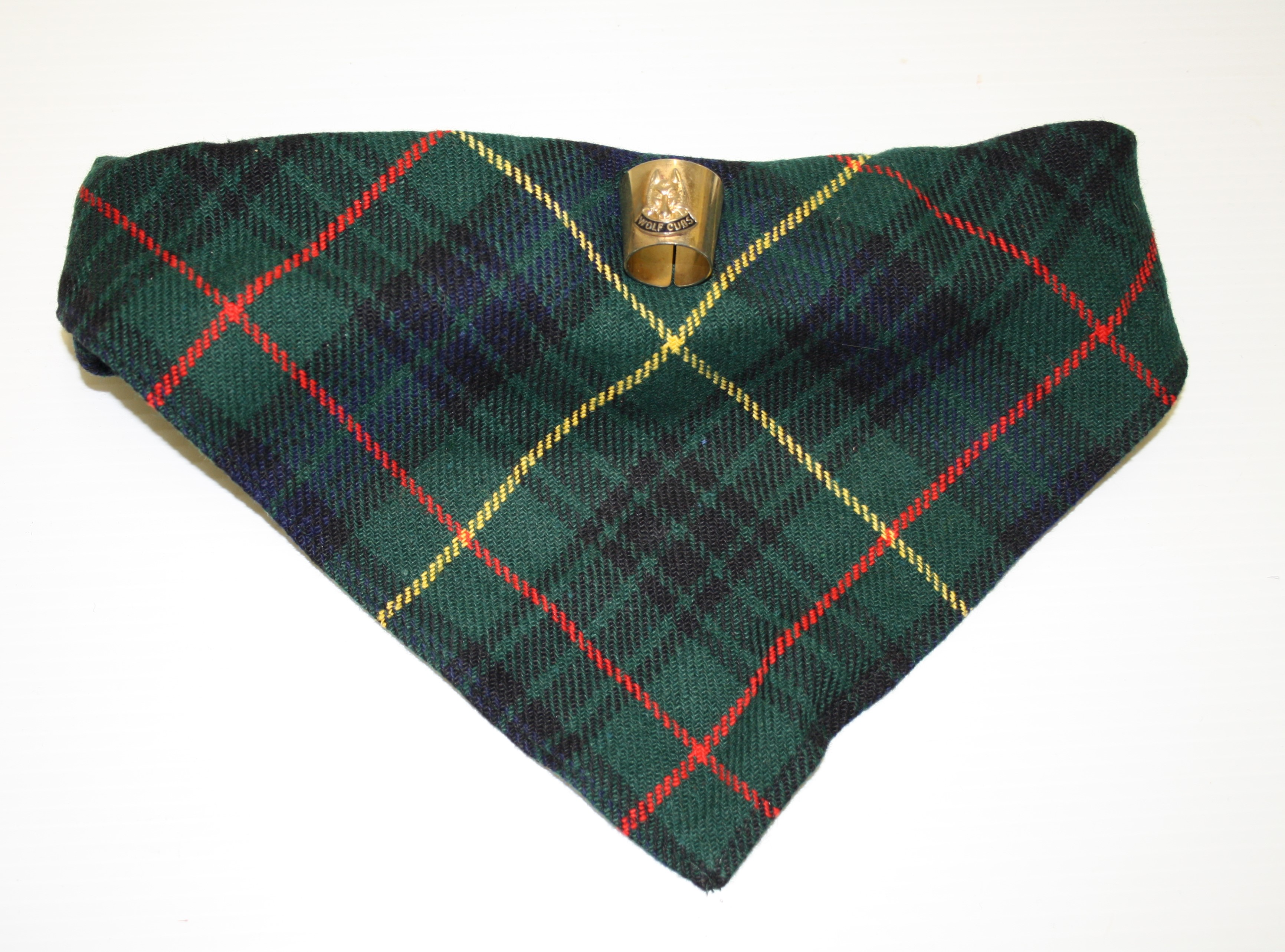 Tartan Necker with Wolf Cubs Woggle